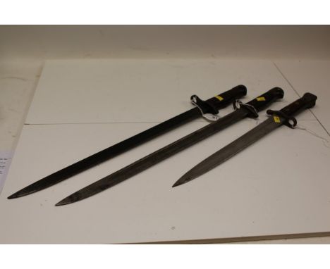 British Lee Metford bayonet, British 1907 bayonet and Remington 1913 bayonet - all without scabbard (3)