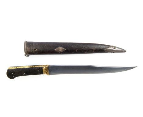 Fine Quality mid-19th century Anglo Indian Pesh Kabz dagger with finely chequered wooden grips, gold damascened hilt, slightl