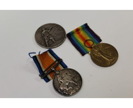 First World War pair comprising War and Victory, named to - 202762 PTE. P. WILLIAMS. NOTTS. & DERBY. R., together with a Shoo