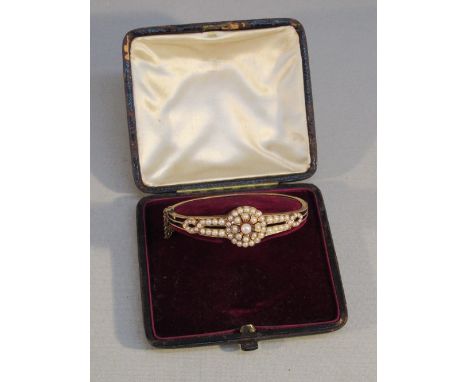 VICTORIAN PEARL SET GOLD COLOURED METAL BANGLE SET WITH SPLIT PEARLS IN A FLORAL DESIGN, UNMARKED, WIDTH 6 cm (15.2g GROSS)