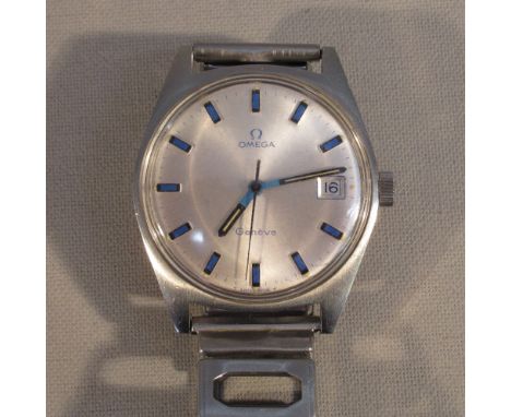 A VINTAGE OMEGA GENEVE CAL 601 GENTLEMAN'S MANUAL WIND WRISTWATCH ON A ROWI-FIXO-FLEX STRAP