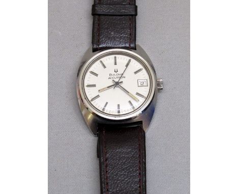 BULOVA ACCUTRON GENTLEMAN'S STAINLESS STEEL QUARTZ WRISTWATCH WITH DATE APPERTURE SWEEP SECONDS HAND AND BATON MAKERS