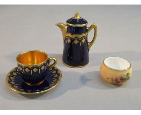 COALPORT MINIATURE BLUE AND GILT COFFEE POT (6.4 cm), CUP AND SAUCER AND A WORCESTER MINIATURE BOWL