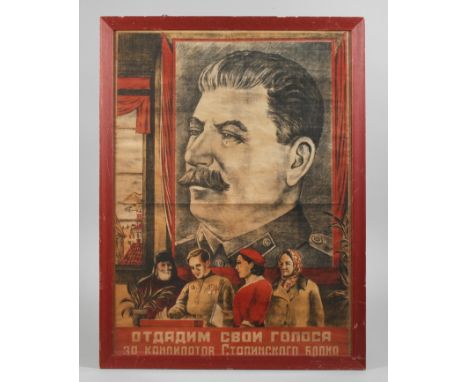 Sowjetisches Propagandaplakatverschiedene Bevölkerungsschichten an der Wahlurne, vor großem Portrait von Stalin, im unteren B