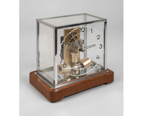 Tischuhr Junghans Atodeutsch, 1930er Jahre, frühe elektrische Tischuhr mit elektromagnetischem Antrieb, Sockel in Nussbaum fu