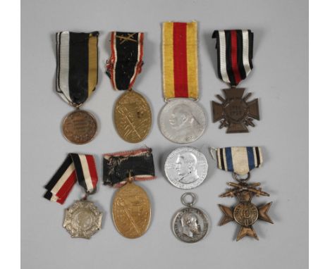 Konvolut Orden Kaiserreich und 1. Weltkriegneun Stück, darunter Kriegs-Denkmünze für Kämpfer 1864, Band 13 cm; Tapferkeitsmed