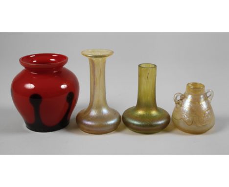 Loetz Wwe., Vier kleine Vasenum 1900-1920, farbloses Glas mit Krösel- und Fadenaufschmelzungen, eine Tangoglas mit dunkelrote