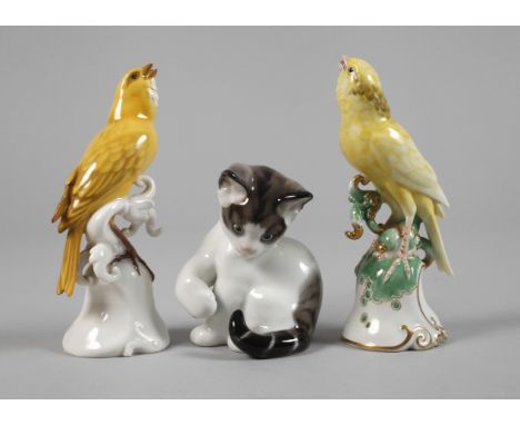 Rosenthal Paar Kanarienvögel und "Sitzende Katze"alle Entwurf Theodor Kärner um 1932, signiert, grüne Stempelmarken, zweimal 