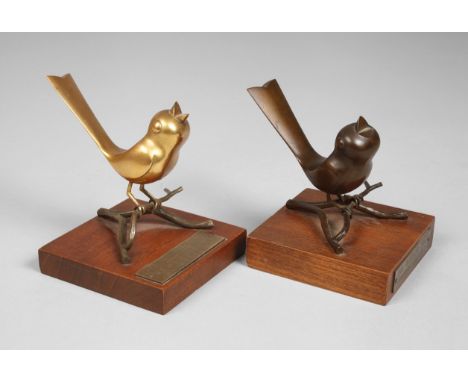 Schlager-Trophäe "Der goldene Spatz"verliehen 1963, eine Gold gestempelt 750, eine gestempelt Bronce, hohl gearbeitet, Herste