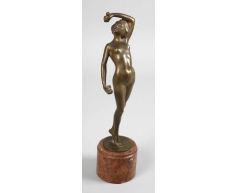 Carl Kauba, Kastagnetten-Tänzerinum 1900, unsigniert, Bronze hell patiniert, weibliche Akttänzerin in eleganter Pose mit ihre