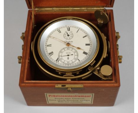 Marine-Chronometer GlashütteGlashütter Uhrenbetriebe 1967, Werk Nr. 9935, kardanisch aufgehängter Schiffschronometer aus mass