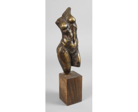 Weiblicher Torso20. Jh., unsigniert, Bronze nuanciert hellbraun patiniert, Darstellung eines weiblichen Torsos in partiell be
