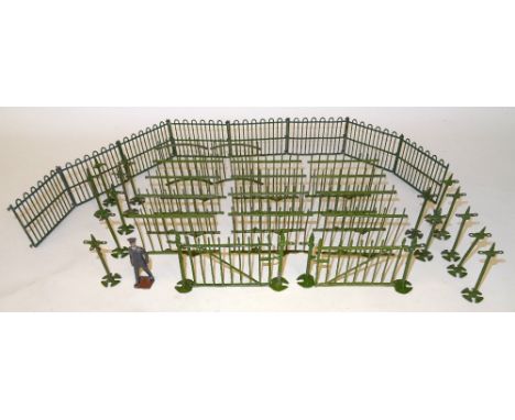 Britains Zoo Cages and Railings FIRST VERSION spiked railing with posts, twelve straight railings, two curved and two gate pi