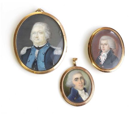 A Georgian painted portrait miniature pendant, miniature on ivory, depicting a gentleman wearing a white wig, dressed in a bl