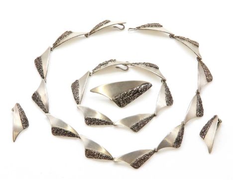 A Danish sterling silver 'Peak' necklace, bracelet, earring and brooch suite, by Brødrene Bjorklund, c.1961-1971,a series of 