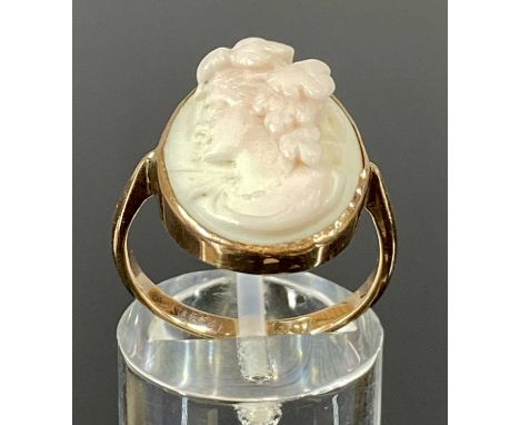9CT GOLD OVAL CAMEO PORTRAIT RING, 18 x 13mms, size N, 3.7gmsProvenance: private collection Powys