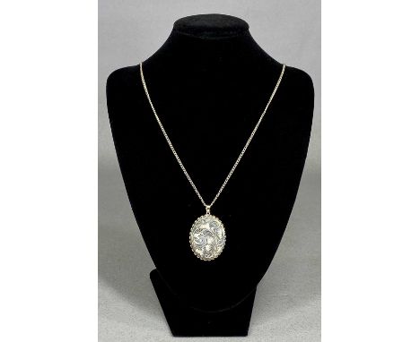 VICTORIAN STYLE LARGE SILVER OVAL LOCKET & CHAIN engraved with floral design and with rope edging, hallmarked Birmingham 1985
