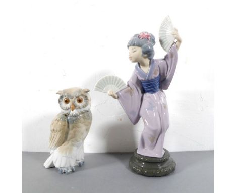 A hand-decorated&nbsp;Lladró porcelain figure model of a young geisha with fans, together with a nao model of an owl (2)