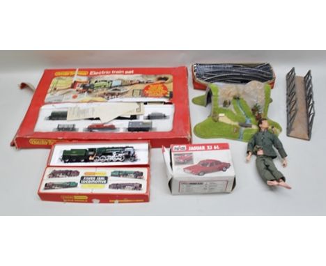 HORNBY RAILWAYS ELECTRIC TRAIN SET 00 gauge no.R541 freight set in original vendor's box (distressed) comprising; tank loco, 