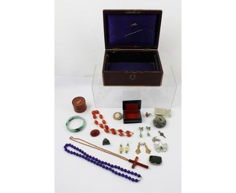 A BOX OF PRINCIPALLY ANTIQUE JEWELLERY, consisting of moss agate brooch, cornelian necklace, jade etc. a necklace, ring, a la