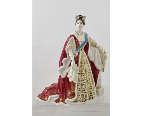 A ROYAL WORCESTER QUEEN VICTORIA FIGURINE, limited edition no. 191/4500, 22cm high 