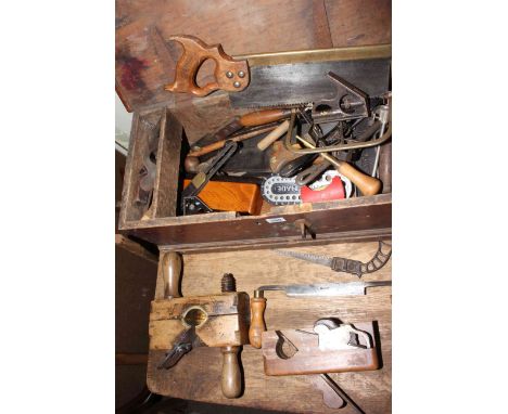 Tool box containing planes, saws and various tools (box 23cm by 59cm by 30cm).