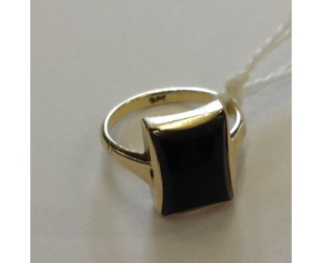 An Antique Gold Signet Ring. Size K.