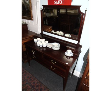 A Fine Edwardian Inlaid Mahogany Dressing Table with bevelled mirror by Harris Lebus. 122cm wide.