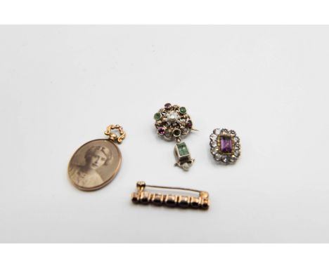 A MIXED LOT OF JEWELLERY, to include an Arts and Crafts emerald and enamel set brooch, a paste set brooch, a red stone bar br