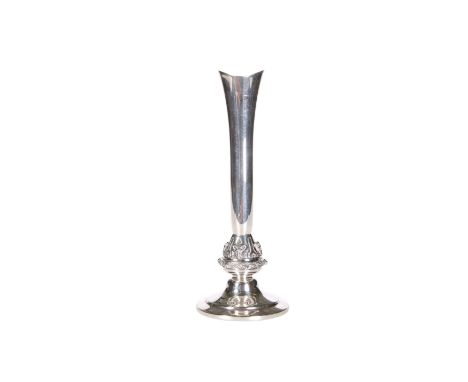 A SILVER BUD VASE WITH CELTIC DECORATION, BIRMINGHAM 1965, the knop with masks and a Celtic band. 14.25cm, 2.9 troy ounces