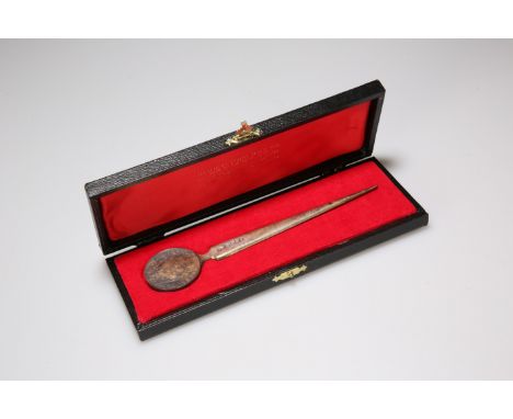 A ROYAL COMMEMORATIVE SILVER LETTER OPENER, STUART DEVLIN, LONDON 1977, made by the Royal Mint for the De La Rue Company Limi