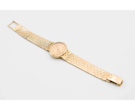 A LADY'S PATEK PHILIPPE BRACELET WATCH. Oval champagne dial with baton index and gilt hands, dial signed Patek Philippe Genev