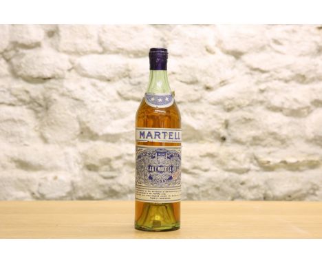 1 BOTTLE MARTELL 3 STAR COGNAC FROM 1940'S,&nbsp;in excellent condition with full intact label and showing high fill level fo