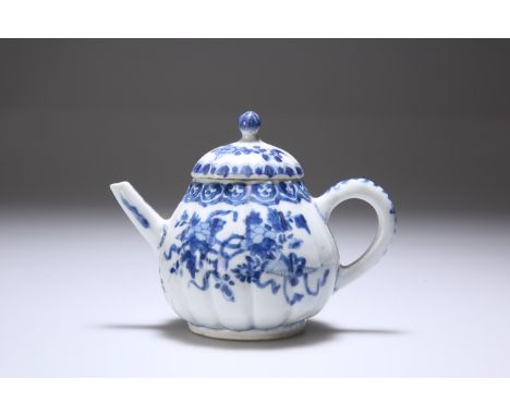 A CHINESE BLUE AND WHITE TEAPOT, KANGXI PERIOD, the reeded body painted with foliage. 10.5cm high