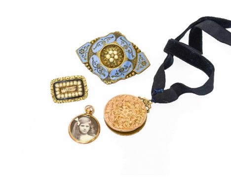 A Small Quantity of Jewellery, comprising of a blue enamel, split pearl and diamond mourning brooch, measures 3.8cm by 5.4cm;