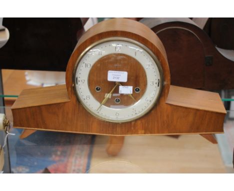 A 1930s style mantle clock with key 