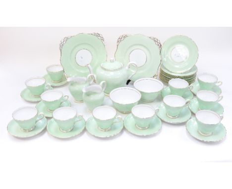 A Tuscan 'Chine-Eau-du-Nil' tea service with teapot and jug and bowl, 41 pieces 