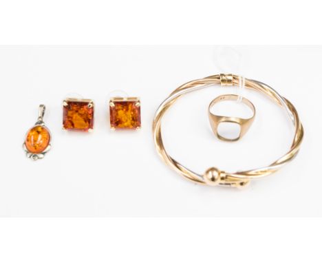 A 9ct gold bangle, amber pendant (925) amber earrings (yellow metal) and a 9ct gold ring setting (5) 11.6 grams approx. 