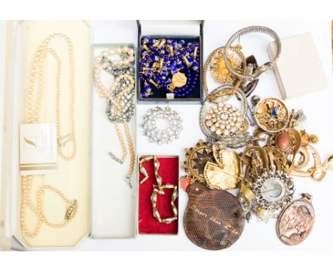 A collection of costume jewellery to include vintage brooches (Florenza and Equisite) etc and a magnifying glass 