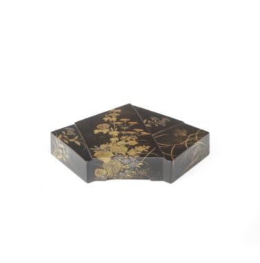 A gold-lacquer kobako (small box) and cover in the form of a yabumi (arrow letter)Edo period (1615-1868), probably mid-19th c