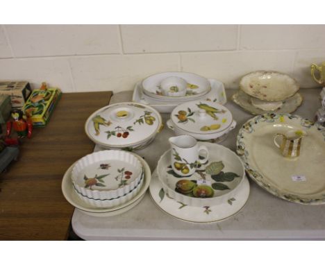 A quantity of mostly Royal Worcester "Evesham" china