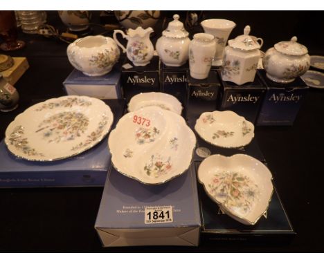 Aynsley Wild Tudor boxed ceramic items