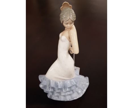 NAO FIGURINE ELEGANT LADY