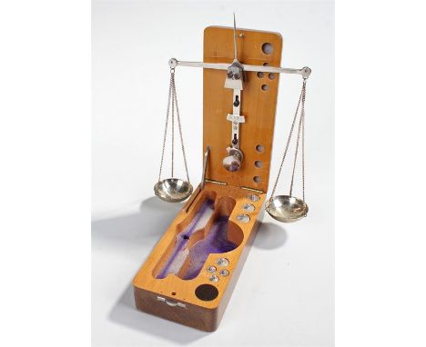 Finely engineered set of scales, the fitted case with beam, deep pans and fitted weights, smaller weight compartment, case 14