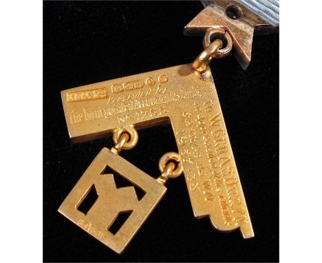14 carat gold and diamond Masonic medal, The Incorporated ledge, 1938, No 4255, with an enamel badge above the diamond set st