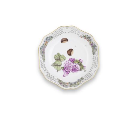 A Meissen dessert dish from the 'Brühl'sche Allerlei' service, circa 1746Probably modelled by Johann Friedrich Eberlein, pain