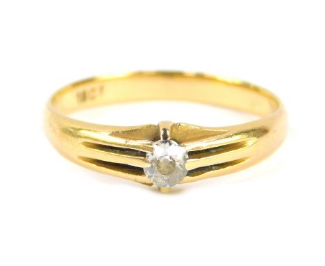 An 18ct gold and diamond gentleman's ring, the oval cut diamond in a claw setting, size U/V, 4.1g.