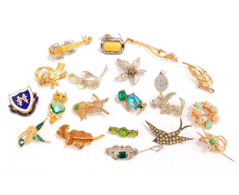 Various costume jewellery brooches, including various gold plated examples, violin, floral brooch, enamel shield, filigree fl