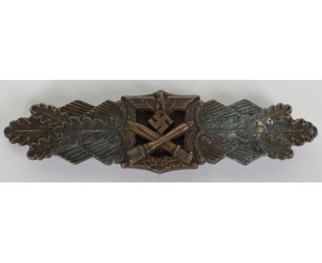 WW2 German Army / Waffen-SS Close Combat Clasp in Bronze, award is missing its pin fitting from the reverse. Much of the bron