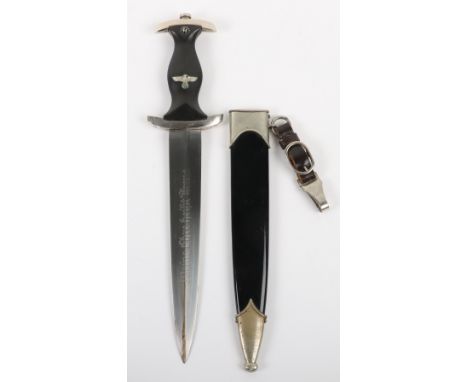 German Third Reich SS Enlisted Mans Dress Dagger, black grip with enamel SS runes and aluminium eagle fitted. Housed in an or